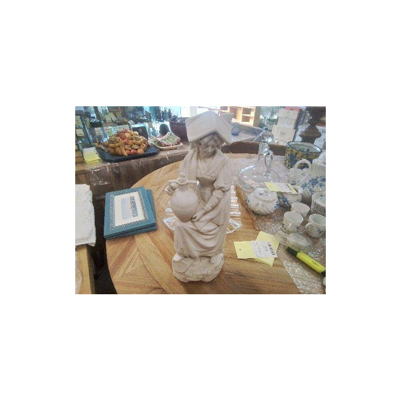 STATUETTE BISCUIT BLC PORTEUSE 