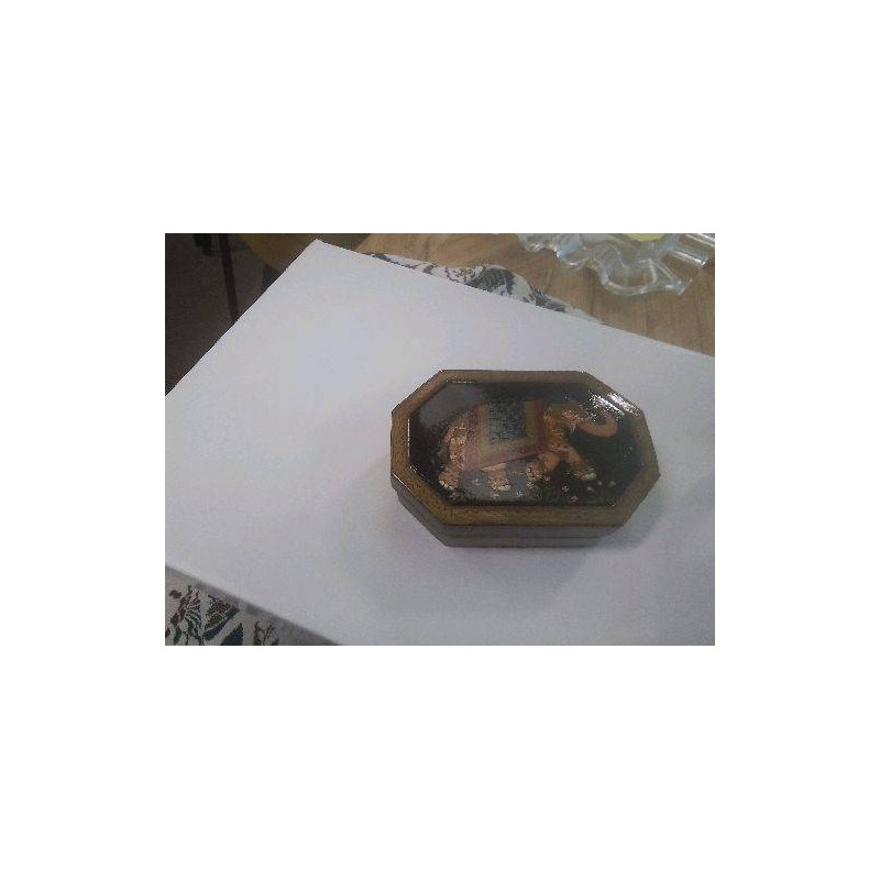 PETITE BOITE PAPIER MACHE LAQUEE ELEPHANT