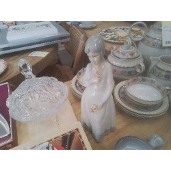 STATUE FEMME PORCELAINE...