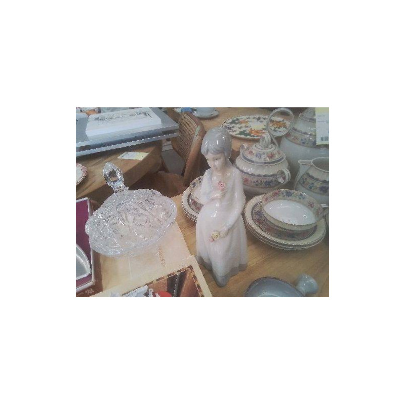 STATUE FEMME PORCELAINE ESPAGNOLE