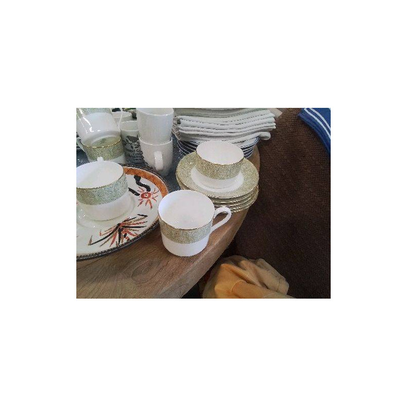 LOT TASSES DÉCOR VERT+POT A LAIT ROYAL DOULTON
