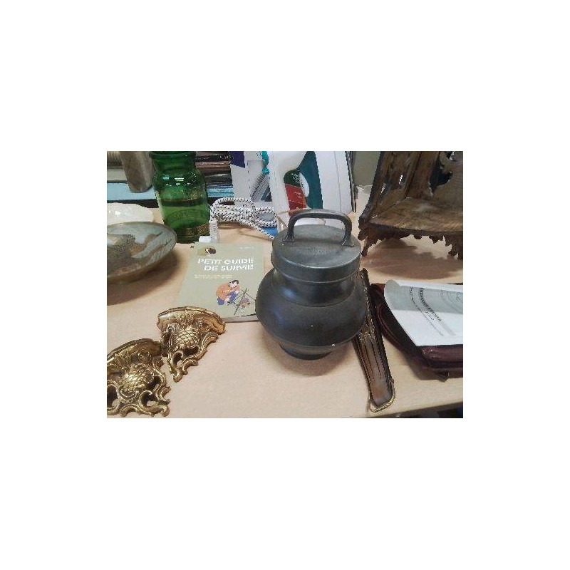 POT ETAIN AVEC COUVERCLE 