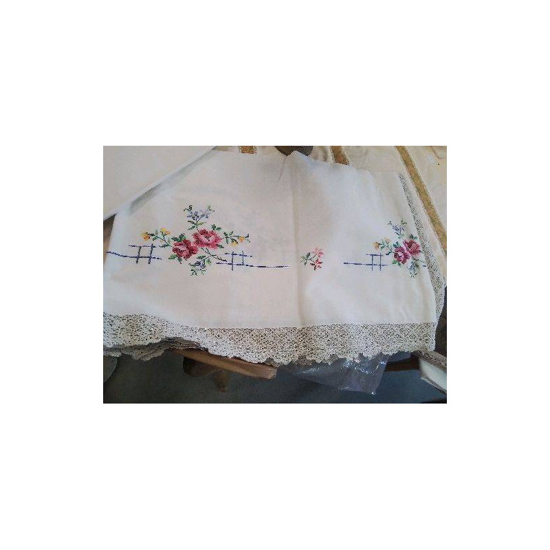 NAPPE BRODEE AVEC SERVIETTES 12 COUVERTS