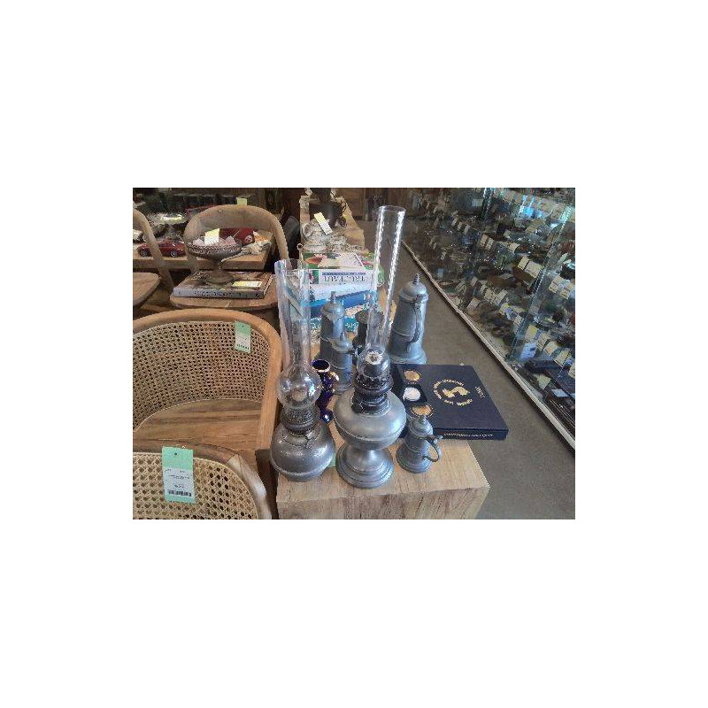 LAMPE A PETROLE ETAIN