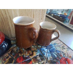 LOT 2 PICHETS ANCIENS POTS...