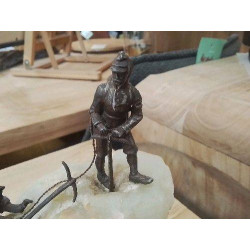 SCULPTURE ANC  SUR MINERAL ALPINISTES AUTRICHIENS