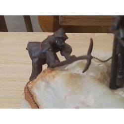 SCULPTURE ANC  SUR MINERAL ALPINISTES AUTRICHIENS