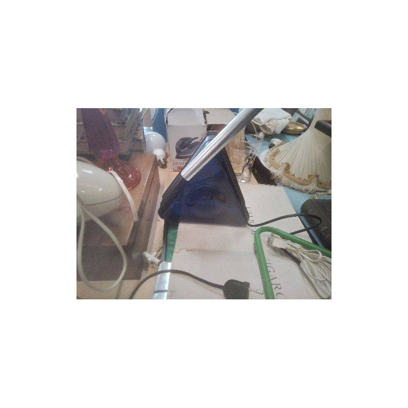 LAMPE TRIANGULAIRE VINTAGE DESIGN DANIELS 1980