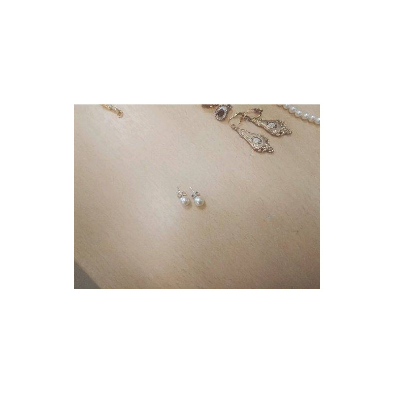 PAIRE BOUCLES D OREILLES PERLES FACTICES