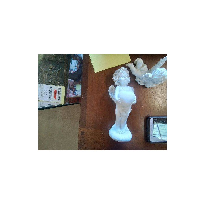 STATUETTE ANGE DEBOUT COEUR RESINE