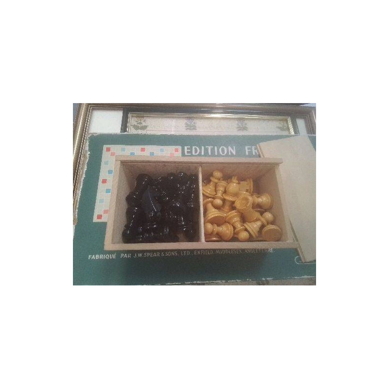 COFFRET BOIS LAQUÉ 32 PIECES DE JEU D ECHEC SANS PLATEAU