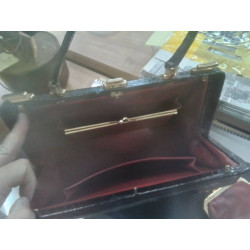 SAC CUIR NOIR  VINTAGE INTERIEUR CUIR ROUGE ANSE EN L ETAT