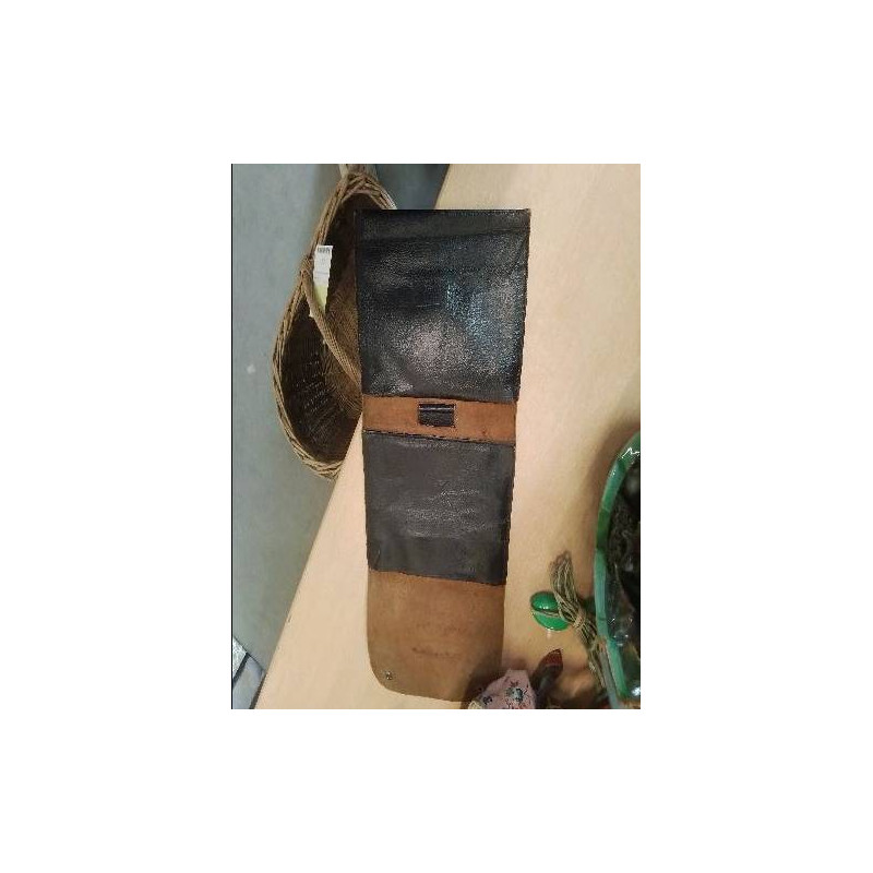 POCHETTE CUIR ANC EN L ETAT