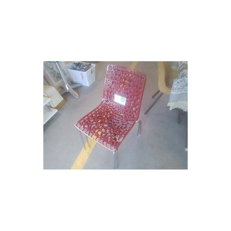 CHAISE AJOUREE ROUGE CHROME 