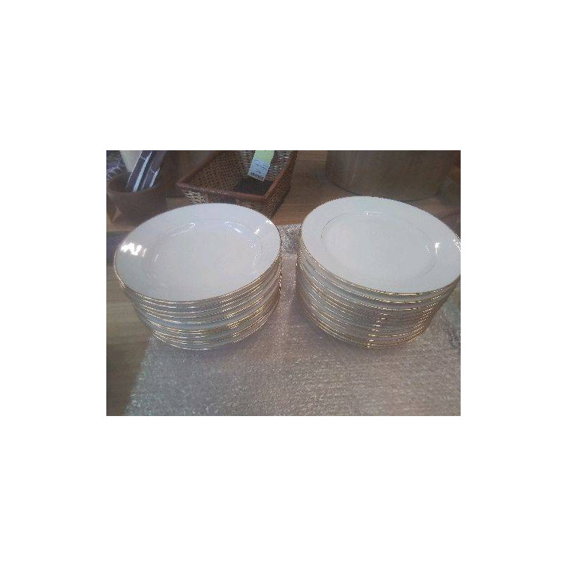 12 ASSIETTES PLATES OU  CREUSES BLC DORÉ 