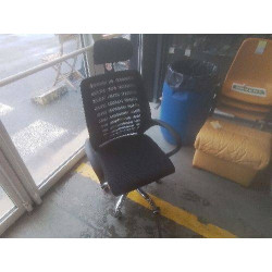 FAUTEUIL NOIR SUR ROULETTES 