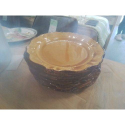 LOT 8 ASSIETTES PLATES...