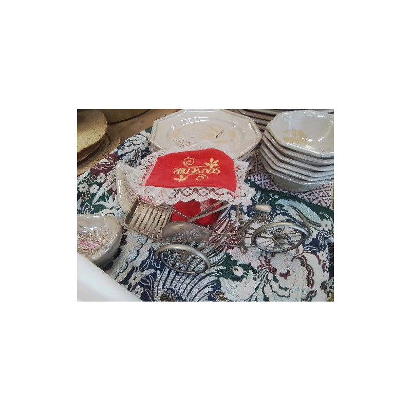 POUSSE POUSSE VELO METAL TOUK TOUK VIETNAM MA