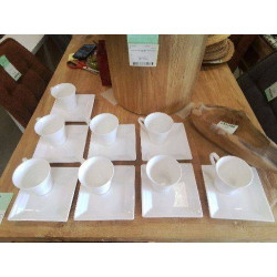 LOT 8 TASSES ET ASSIETTES...