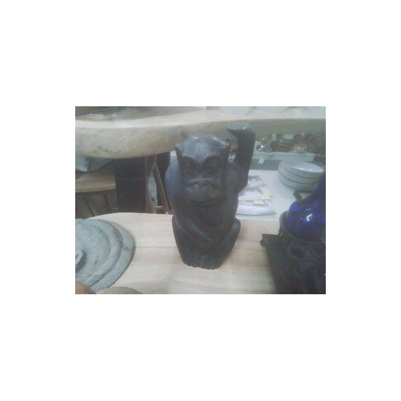 SINGE SCULPTÉ BRAS LEVÉ