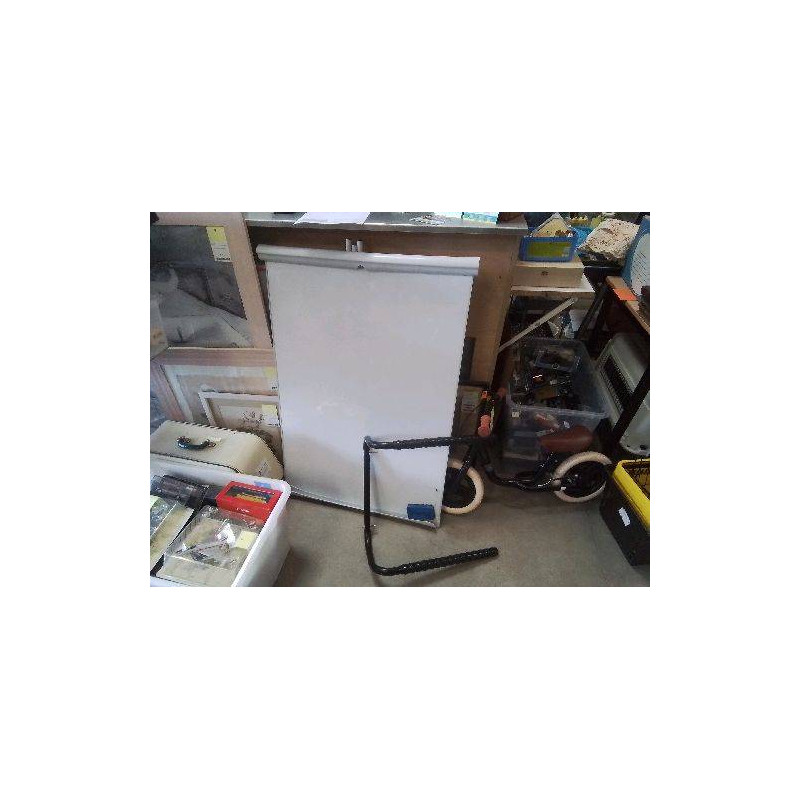 PAPERBOARD AVEC PIEDS 