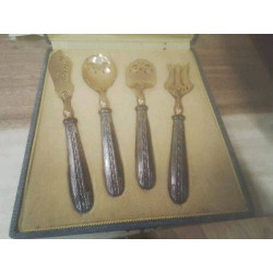 COFFRET 4 CUILLERES DE SERVICE