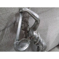 STATUETTE MUSICIEN BRAS EN L’ETAT