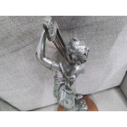 STATUETTE MUSICIEN BRAS EN L’ETAT