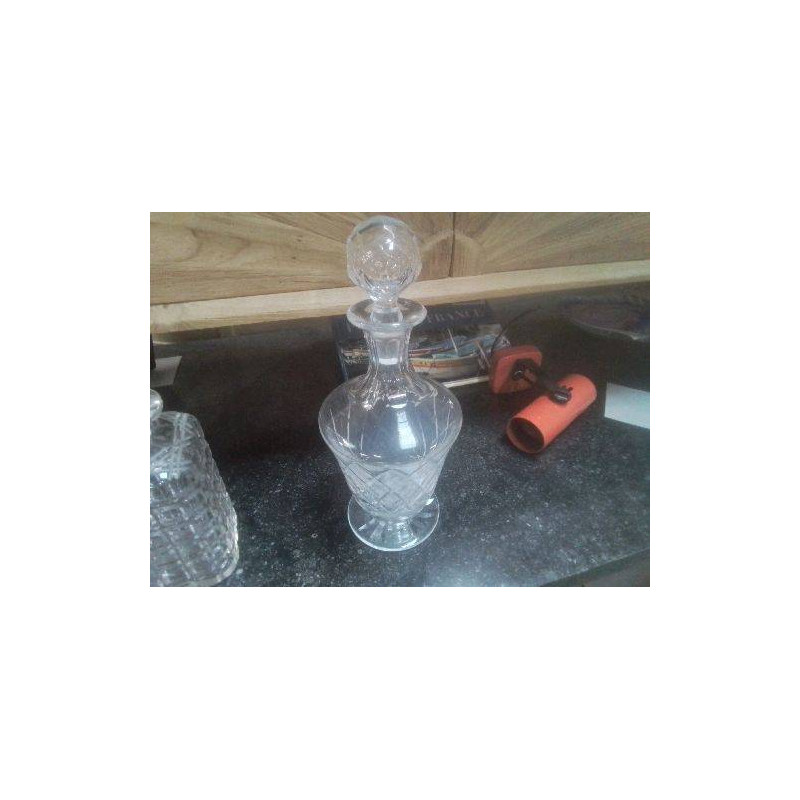 CARAFE CONIQUE SCULPTÉE 