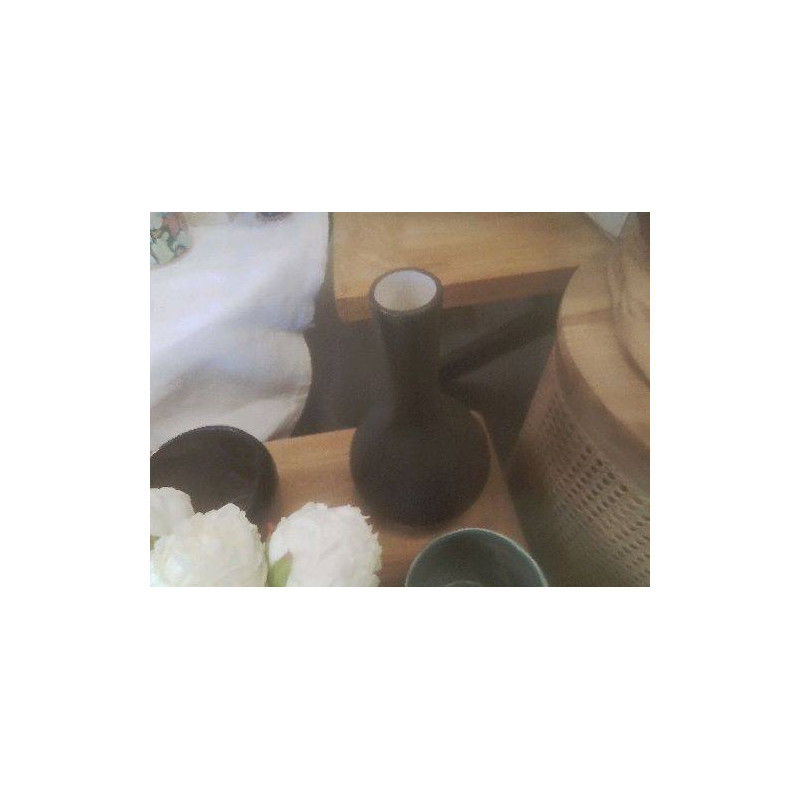VASE NOIR INT BLANC 