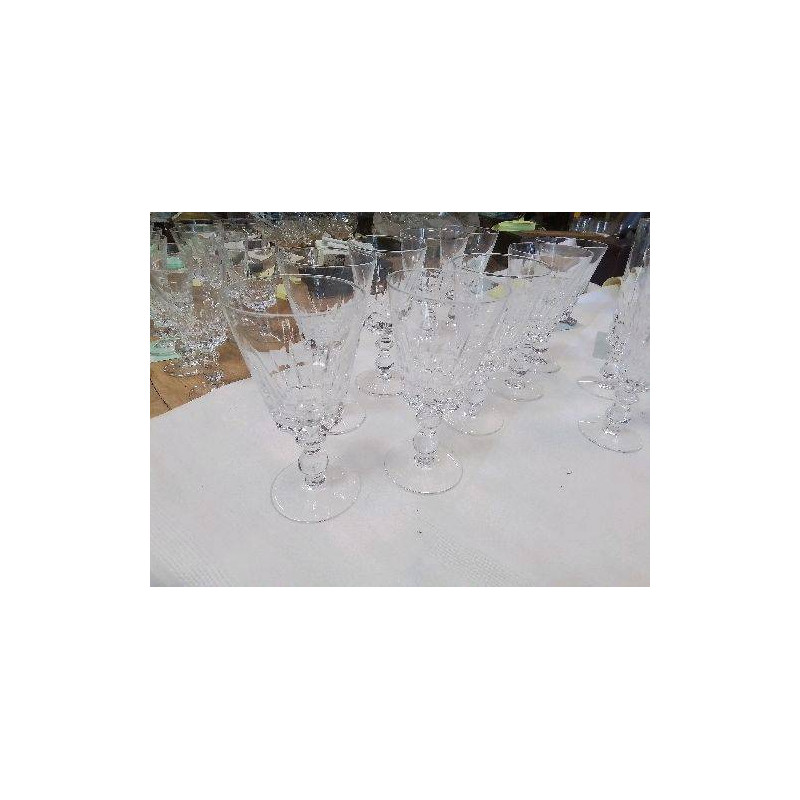 LOT 9 VERRES A VIN CRISTAL PORTIEUX