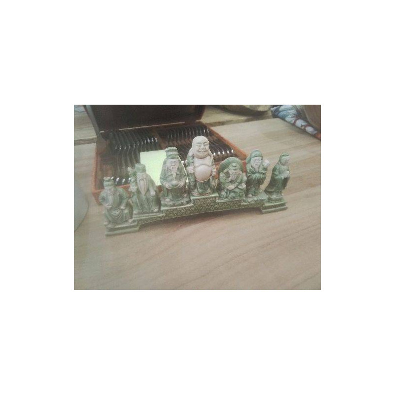 ENS 7 BOUDDHAS SUR SOCLE VERT