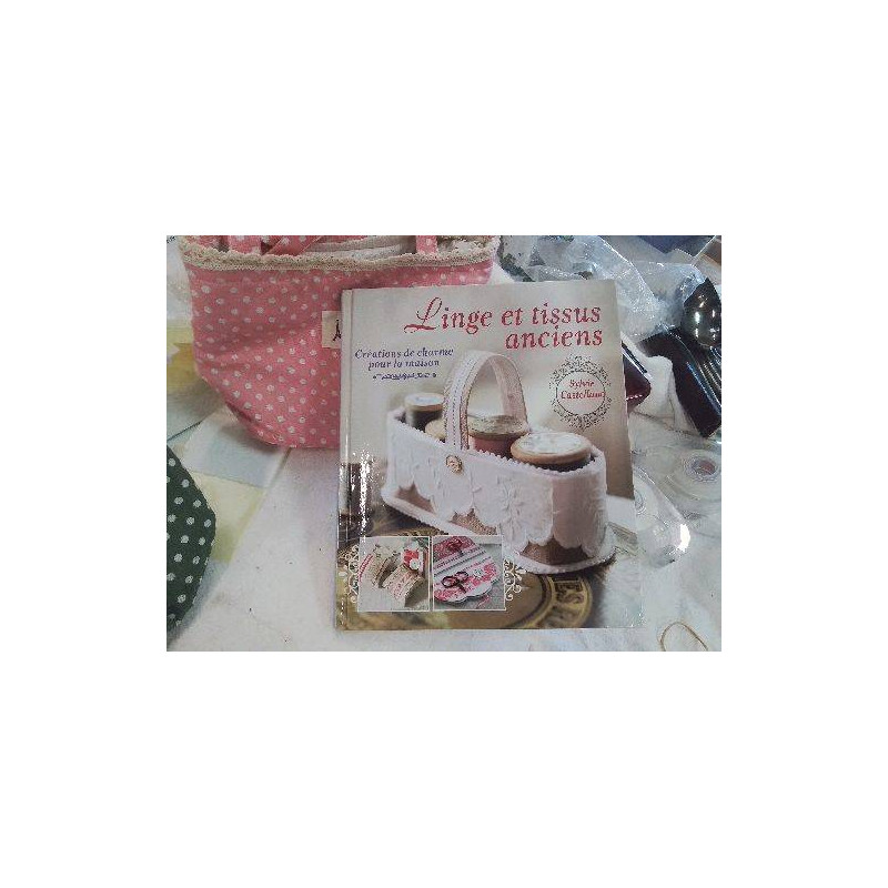 LIVRE LINGE ET TISSUS ANCIENS