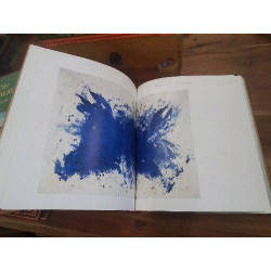 LIVRE DOC YVES KLEIN CENTRE POMPIDOU