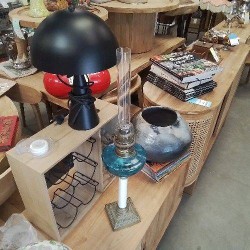 LAMPE PETROLE BOULE BLEUE PIED DORÉ 